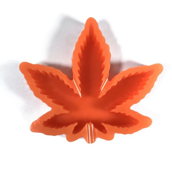 Glow In The Dark Resin Pot Leaf Ashtray - Picture 2 of 6